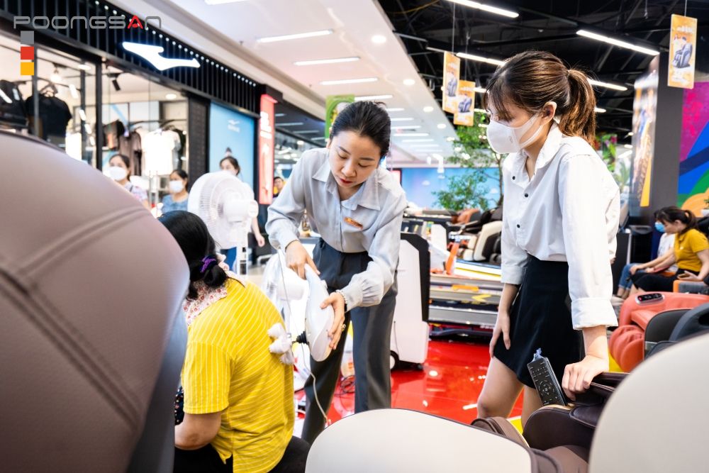 M&aacute;y massage cầm tay Poongsan thiết kế nhỏ gọn với nhiều đầu phụ kiện